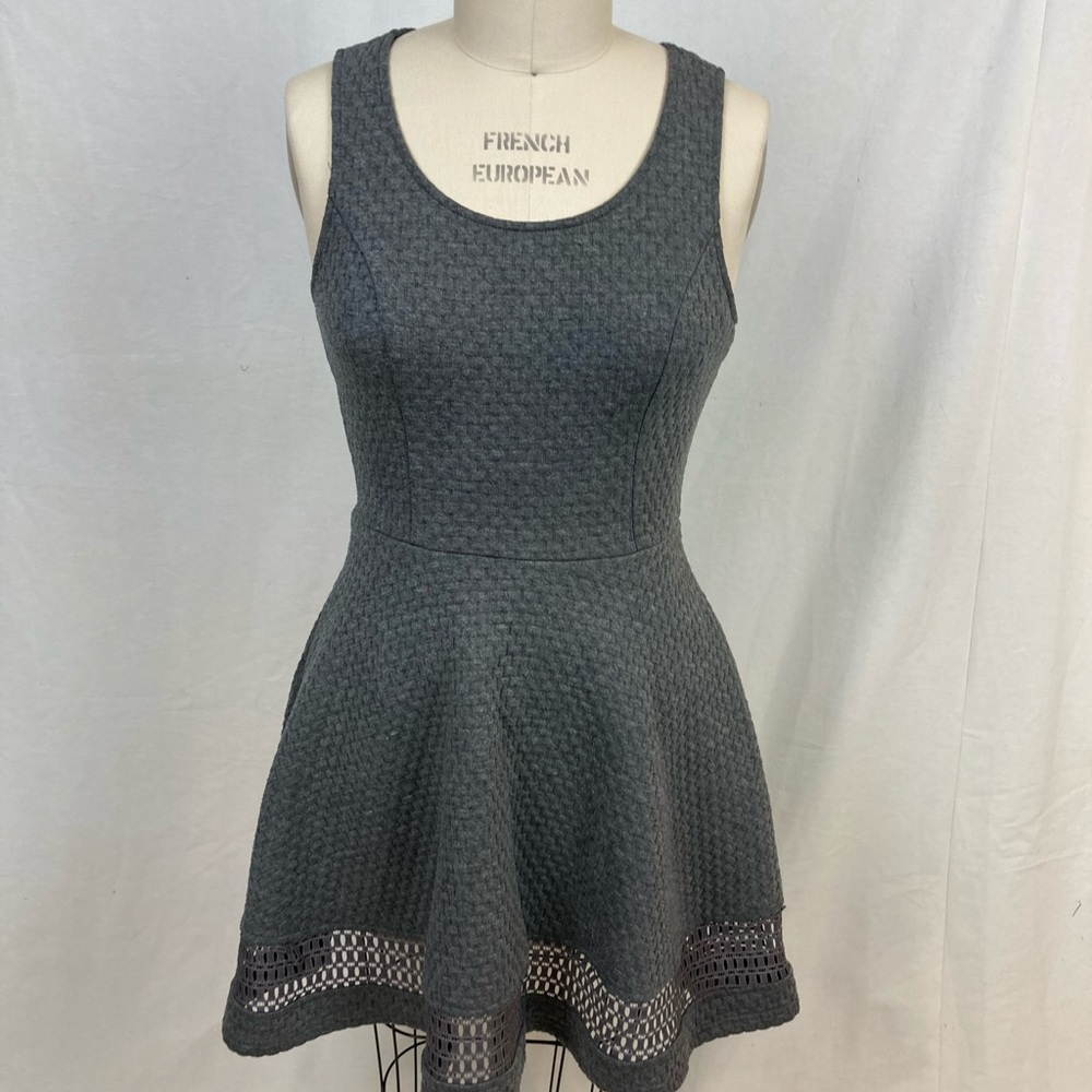 Flattering Doe & Rae casual knit dress w/ cutouts
